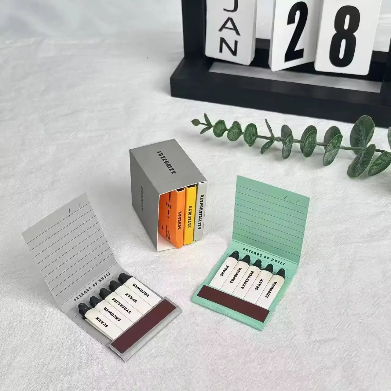 Customized Color Household Decorative Matchbook Paper Sticks Bulk Holder
