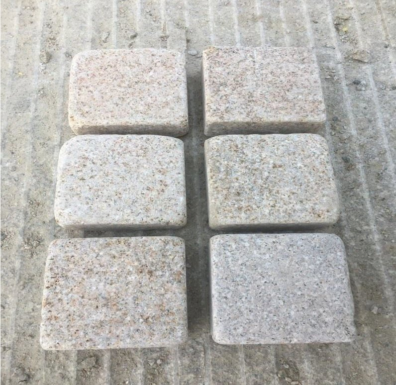 China All Sizes Outdoor Decoration Stone Yellow Cut Granite Setts Cobble Stone Paver Price