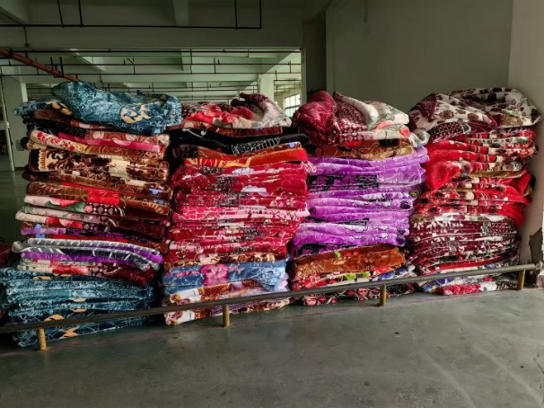 Мягкий флисовый плед Raschel в ассортименте