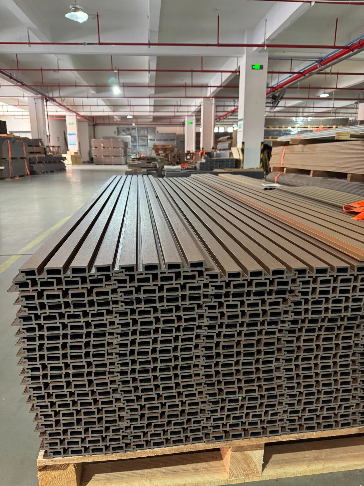 WPC Composite Wall Cladding Eco-Wood Pwc PVC Dexterior Interior Fluted Painel Board Siding Ceiling 3D Wall Panel