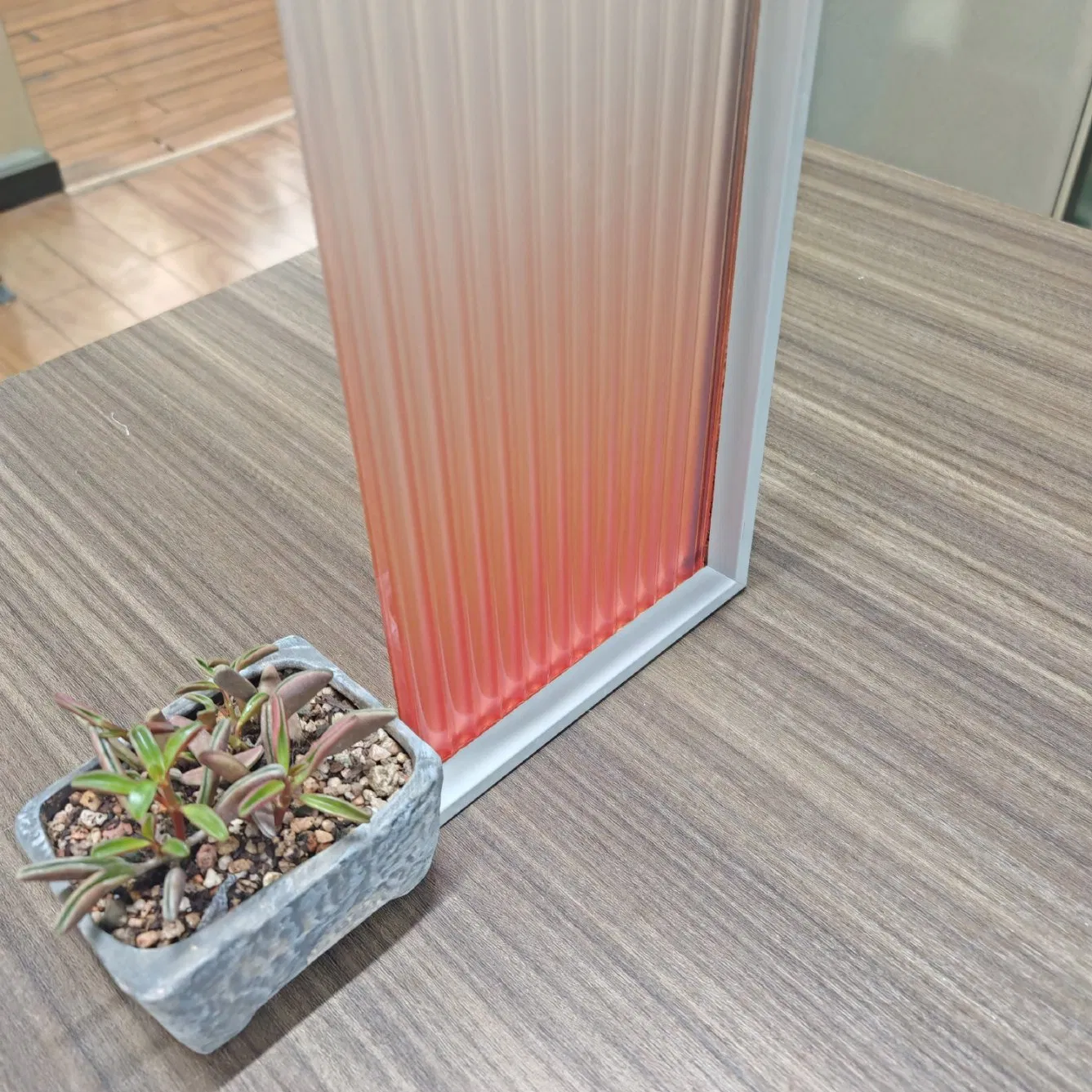 Ultra Clear Patterned Tempered Glass with Custom Satin Finish for Interiors