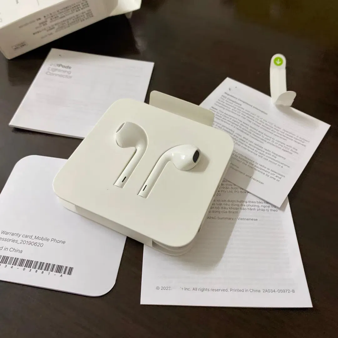 Проводные наушники для Apple Lightning и Type-C