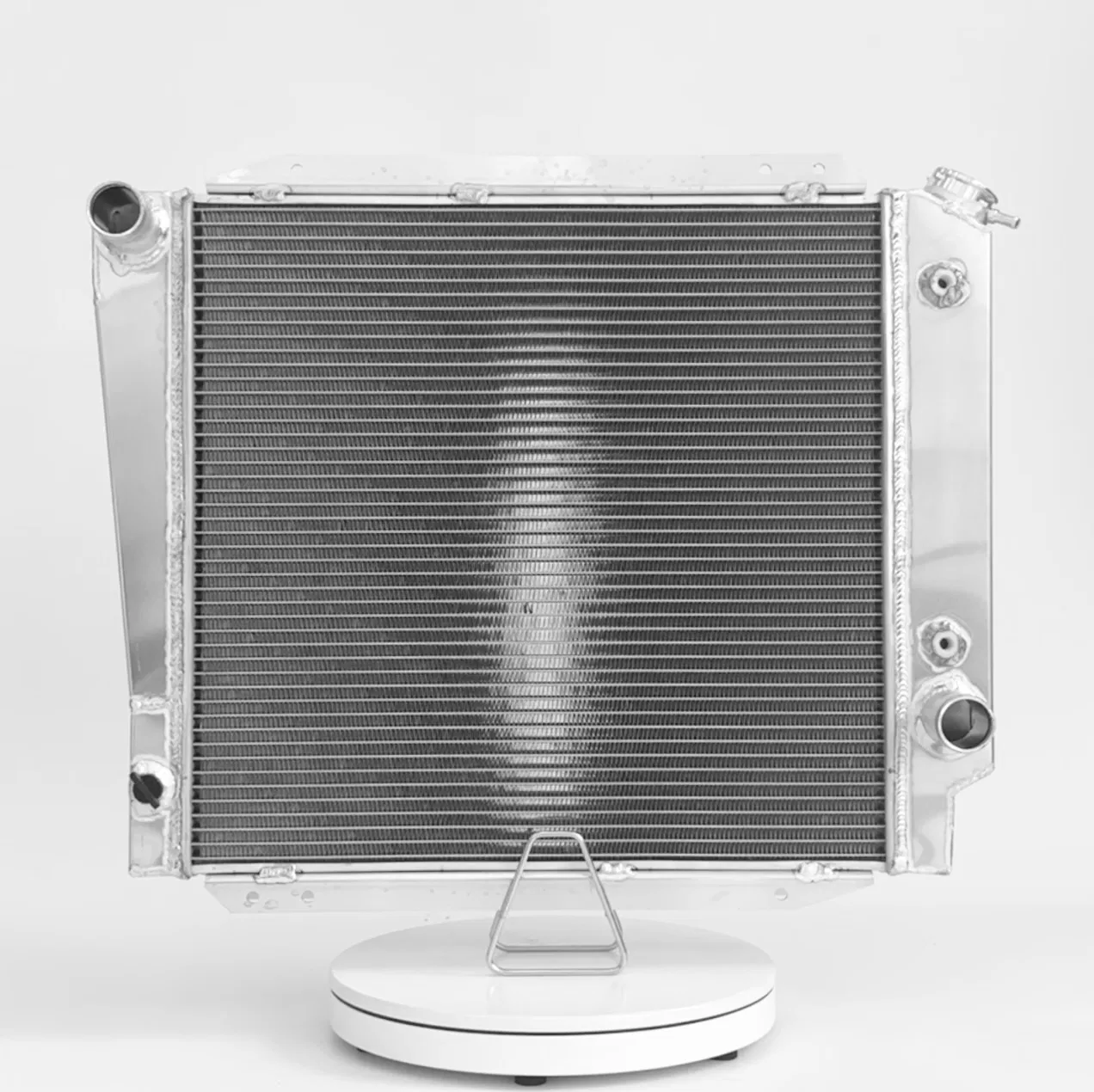 Радиатор алюминиевый для Ford Bronco 66-77