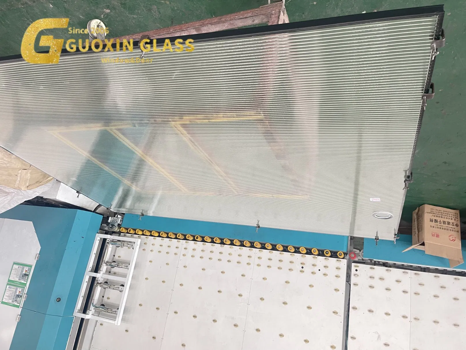 Stylish Frosted Fluted Glass Shower Doors for Contemporary Bathrooms