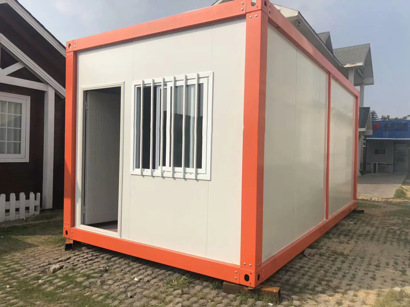Good Price Sandwich Panel Prefabricated Flat Pack Foldable Mobile Portable Luxury Container House for Single Apartment Steel Home