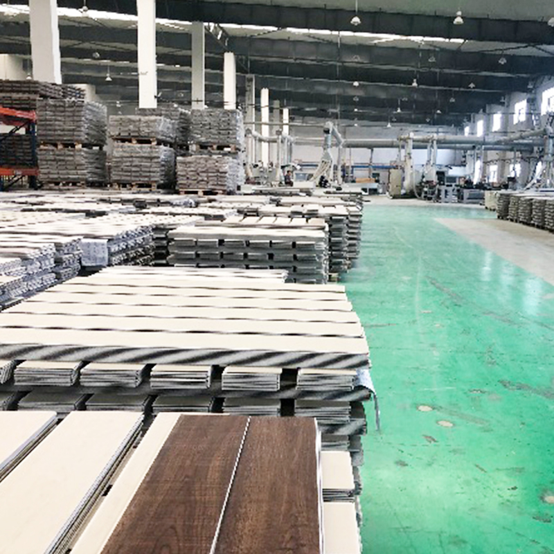 Водостойкий клик-ламинат SPC серый под дерево