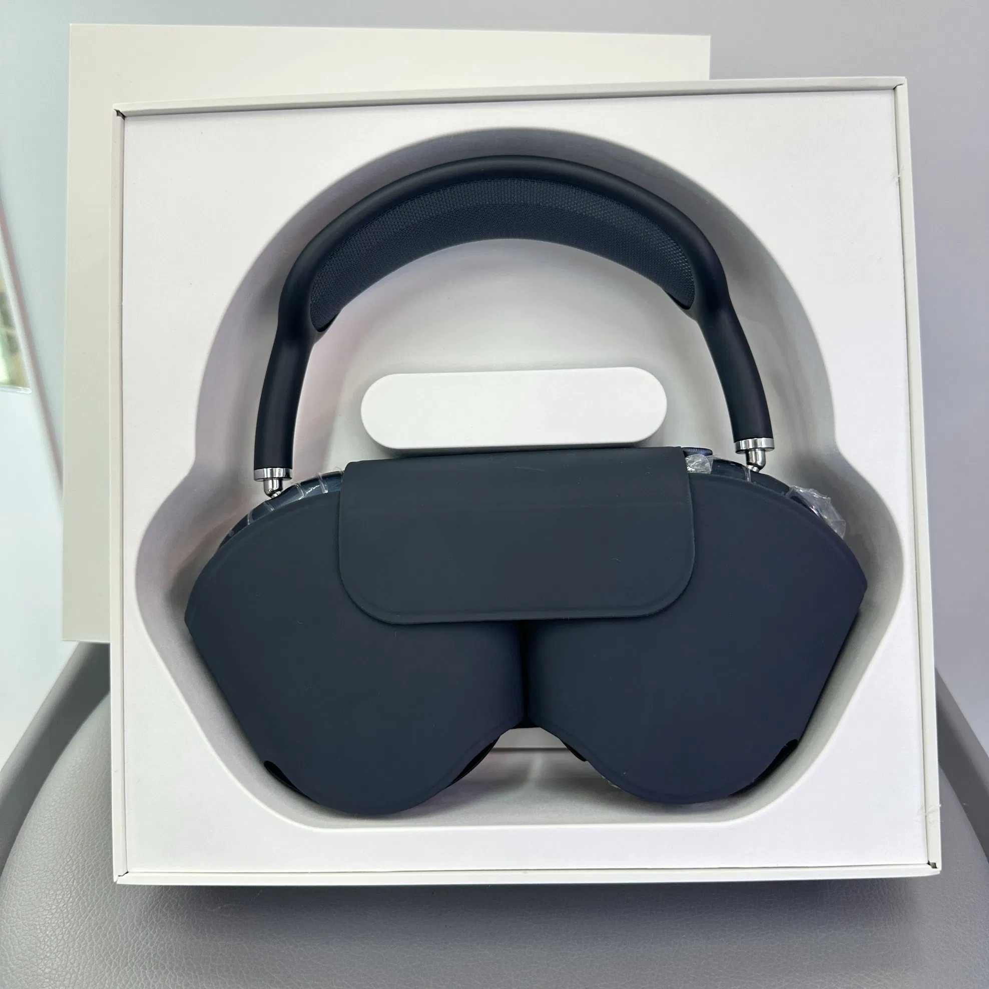 Huaqiangbei Head Mounted Strong Noise Cancelling Earphones for Apple and Huawei