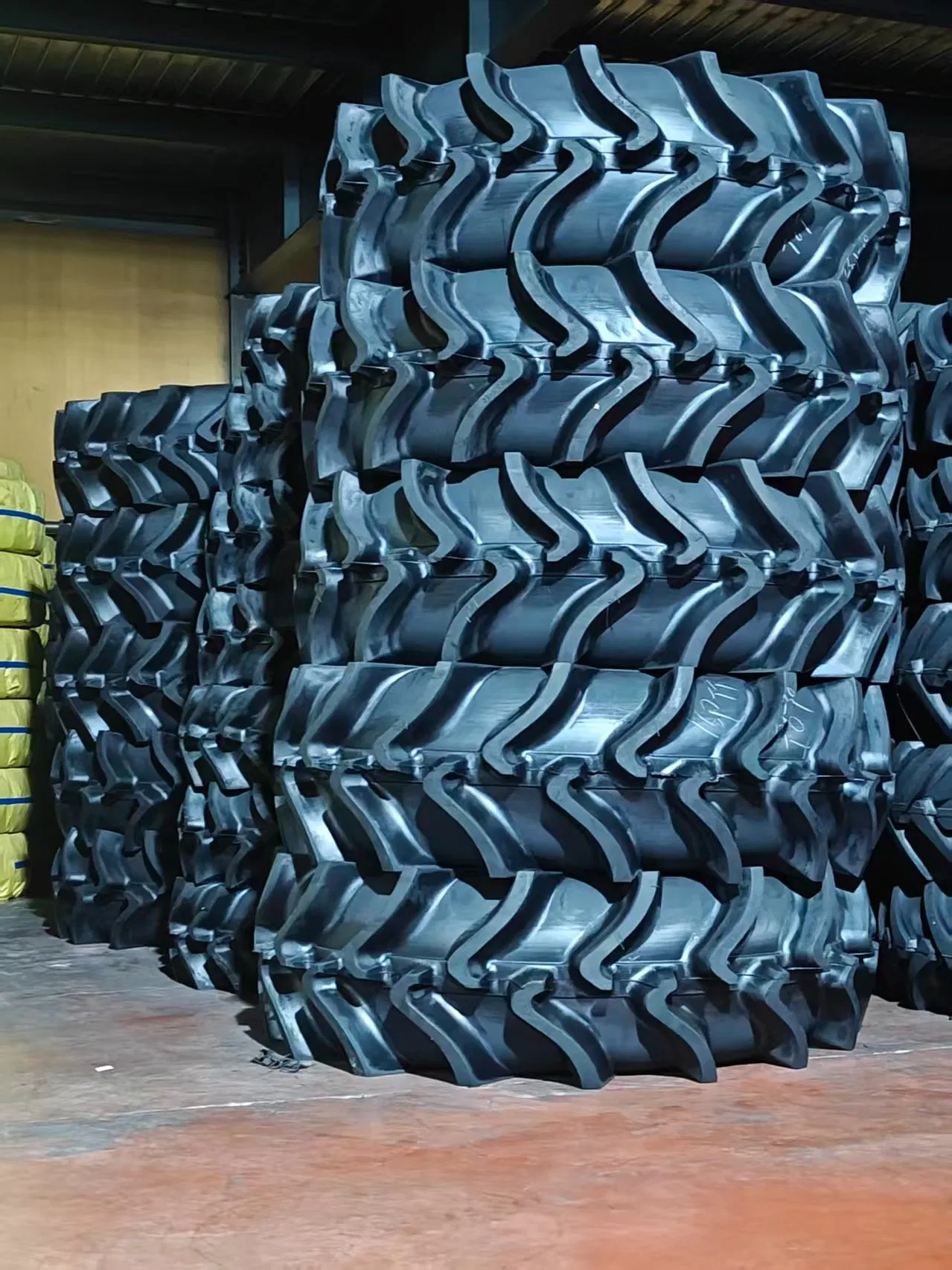 Complete Tyre Solutions for Industry: OTR, Agricultural, Farm Tractor, Forklift Solid Tires