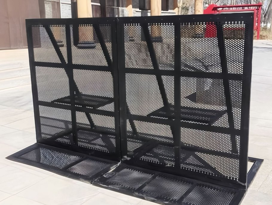 Durable Temporary Barriers for Road Safety and Crowd Management