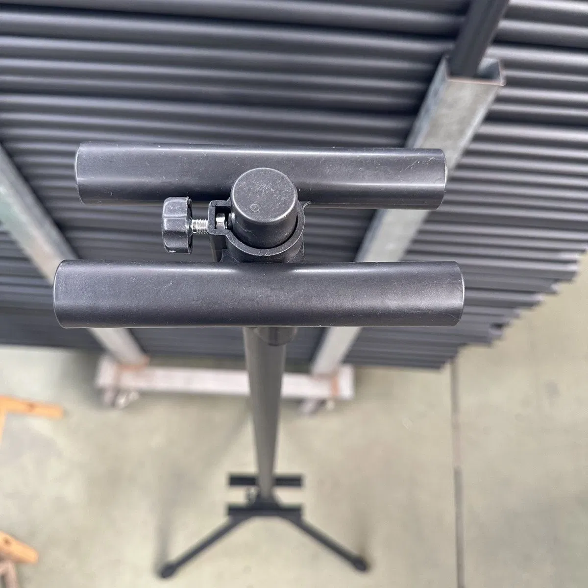 Triangular Adjustable Portable Easel for Art and Photos