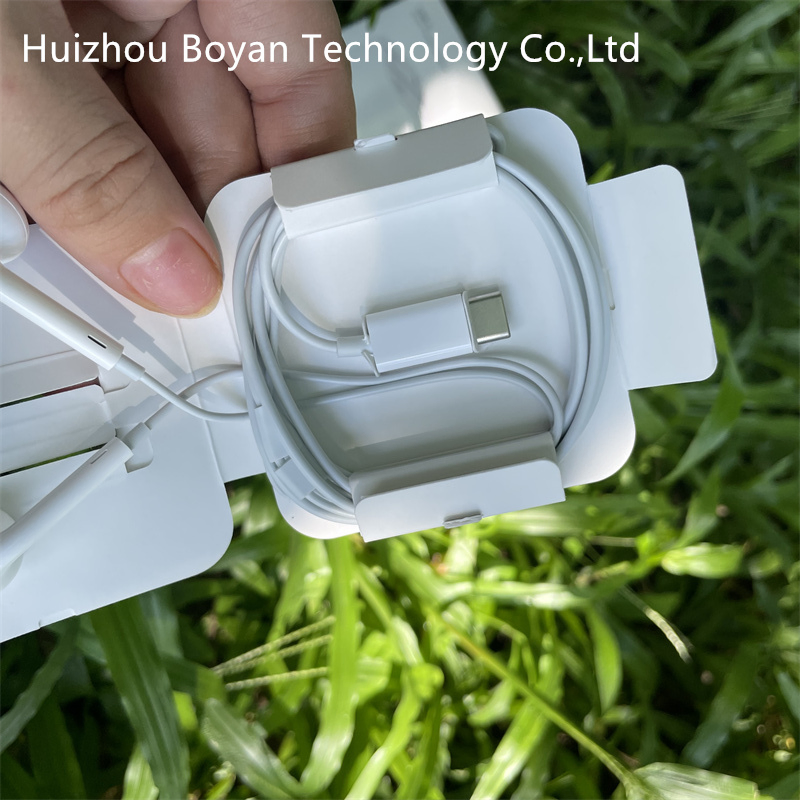 Наушники Earpods с разъемом Lightning