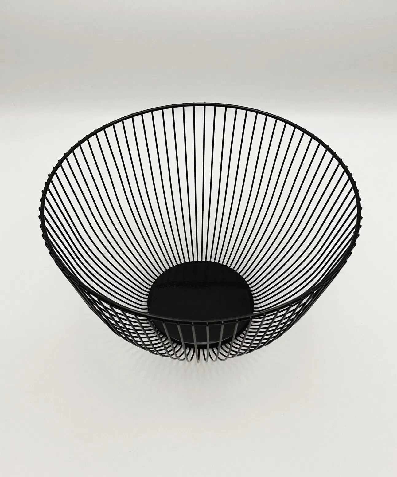 Стильная металлическая фруктовница для современного дома