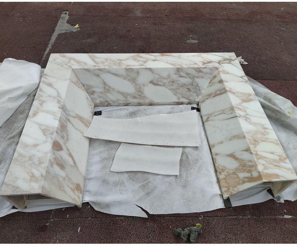 Customized Simple Design Luxury Italy Stone Calacatta Gold White Marble Fireplace Mantel