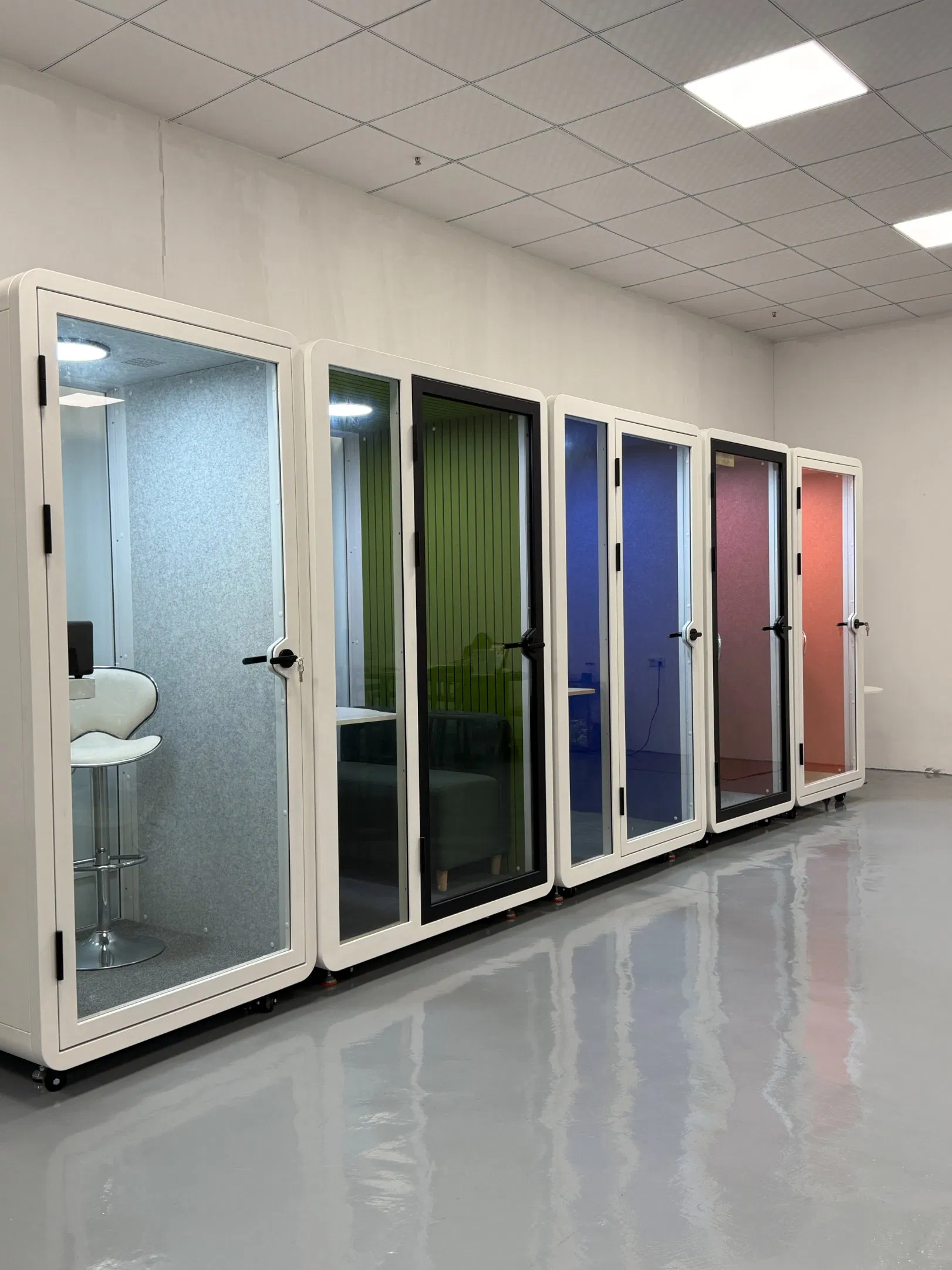 Premium Soundproof Booth Offering 30-35 dB Noise Isolation