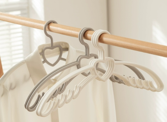 off White/Grey Plastic Hangers an-Ti Slip and Durable