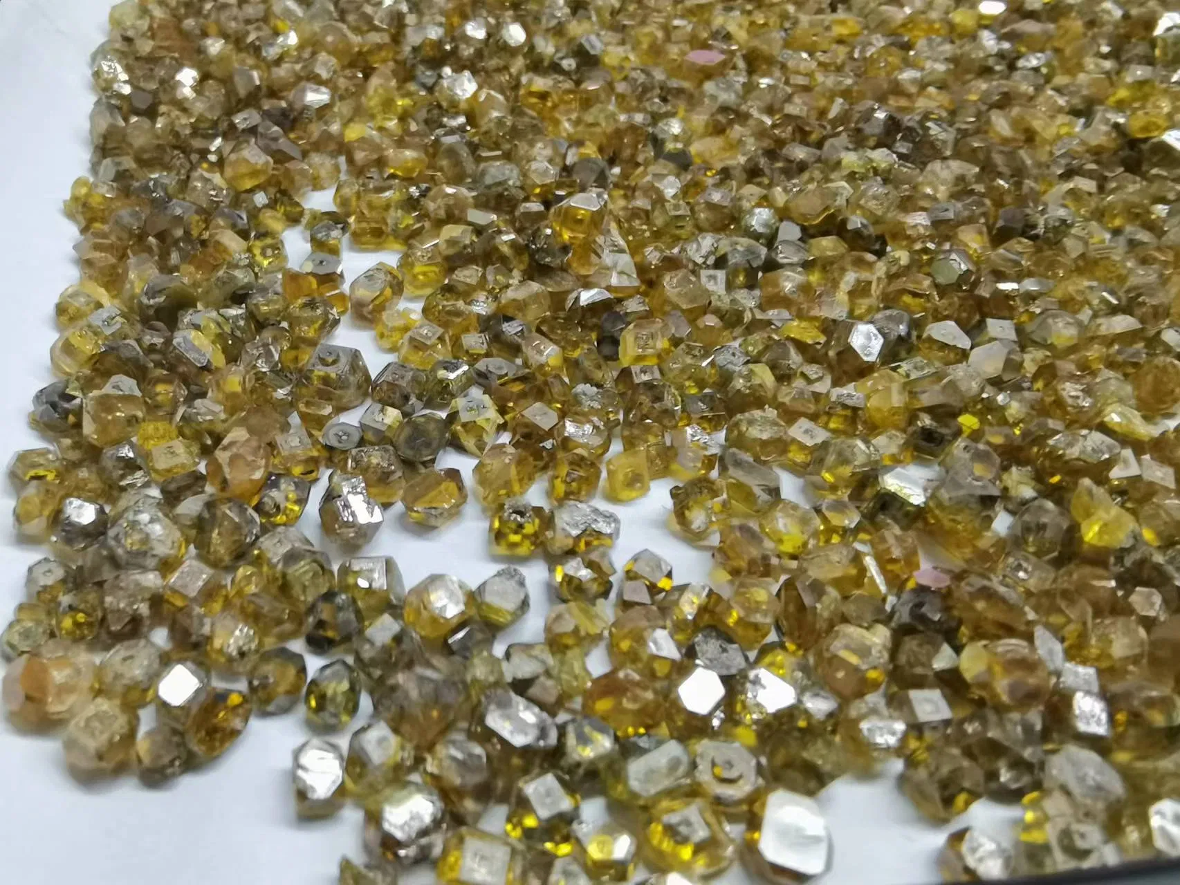 Cheap Price Low Grade Yellow Rough Hpht Diamond for Tools