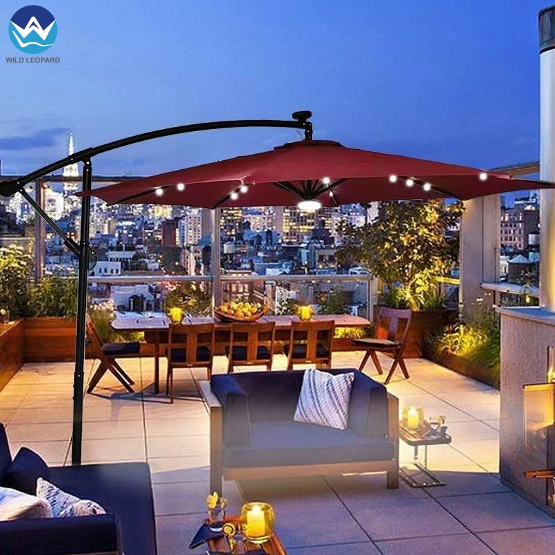 Большой садовый зонт с LED-подсветкой и солнечной панелью