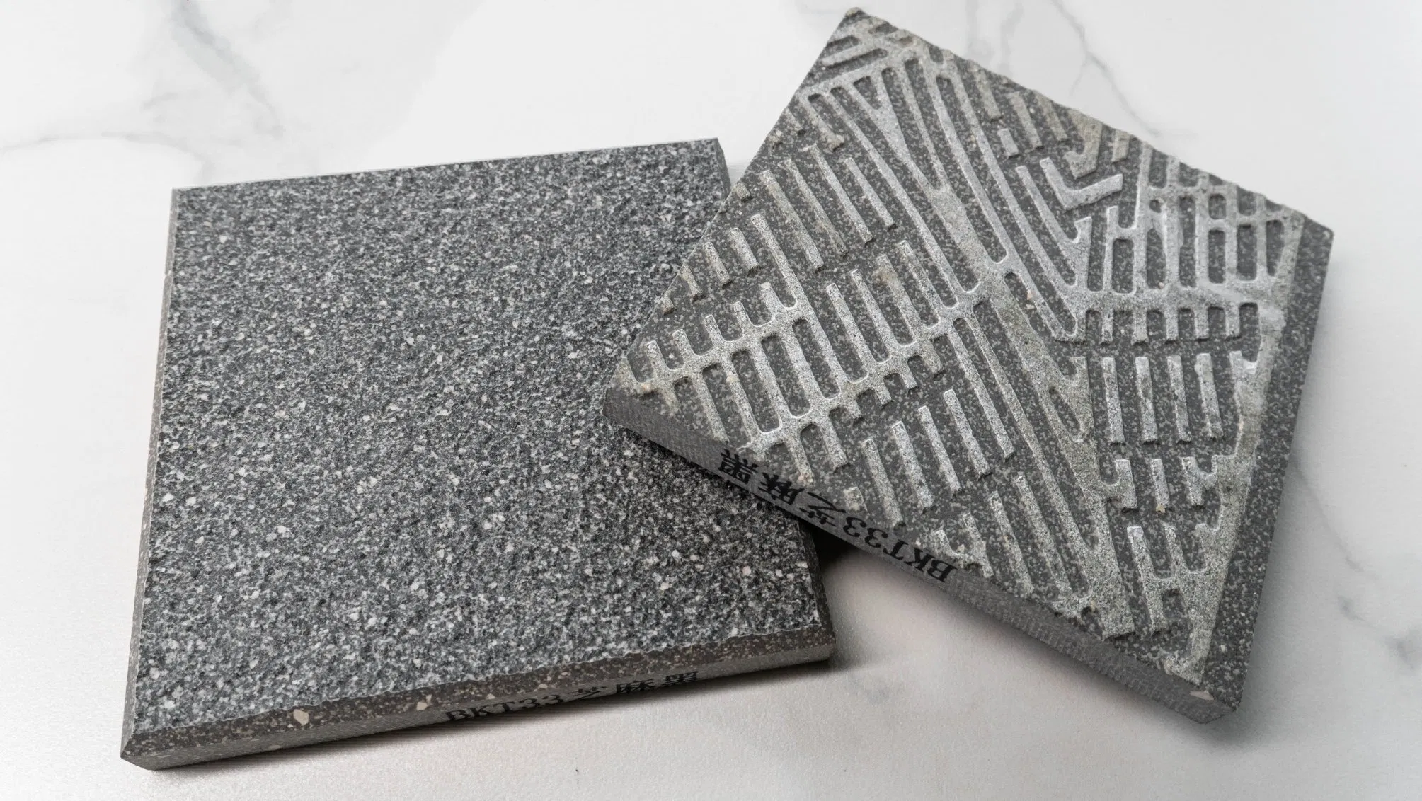 Противоскользящая тротуарная плитка Sesame Black 200x600 мм
