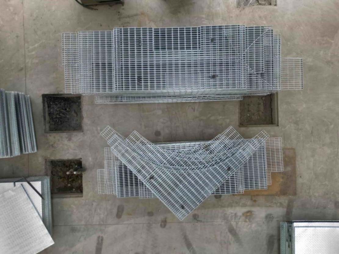 Hot Dipped Galvanized Industrial Project Platforms Steel Grid Grating Galvanized Steel Structure Walkway Platform Gratings