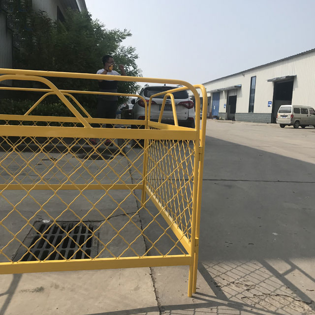 Removable Barrier Temporary Barrier Manhole Guard Rail Fence Protect Your Work Area