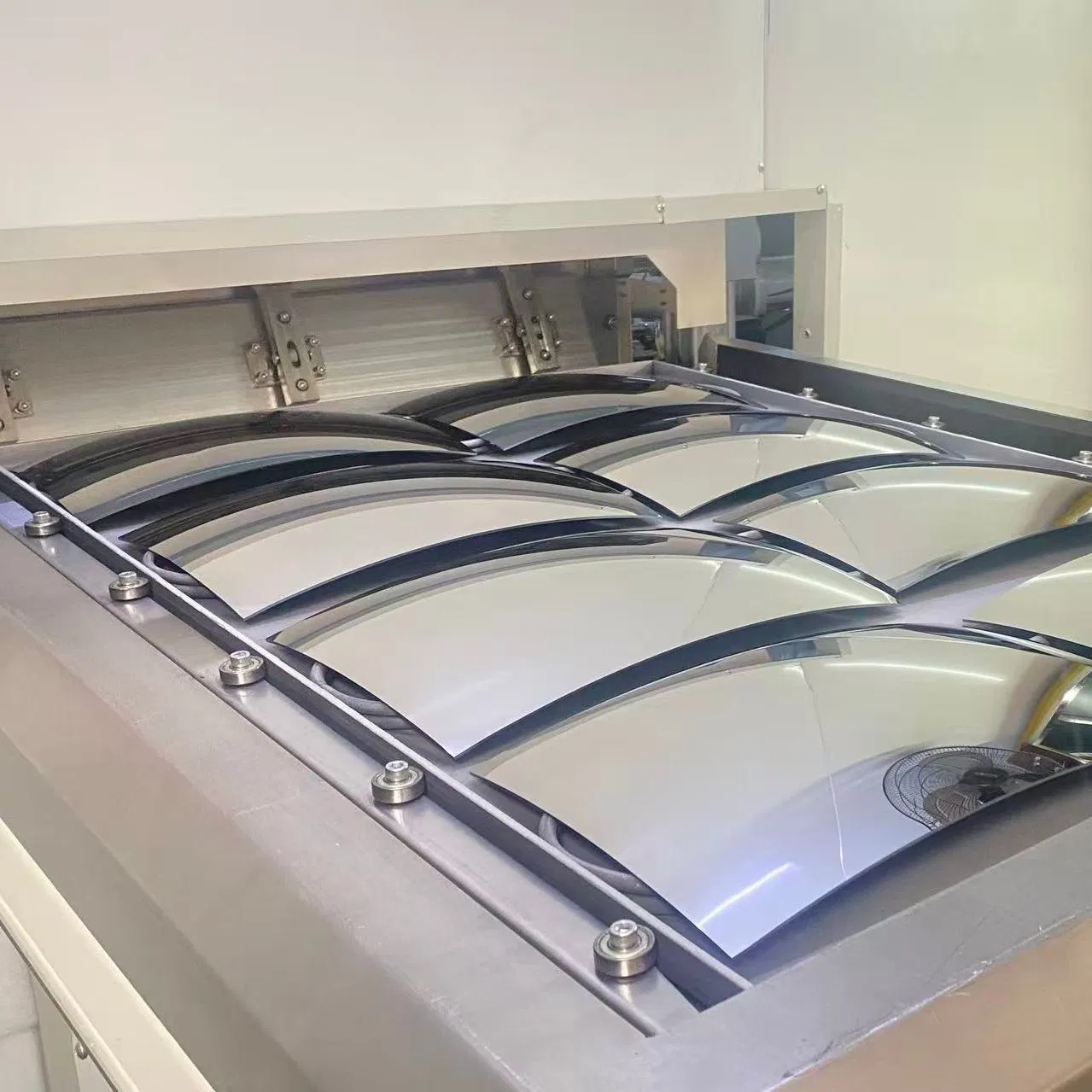 Хромированное изогнутое зеркало заднего вида из стекла 2 мм