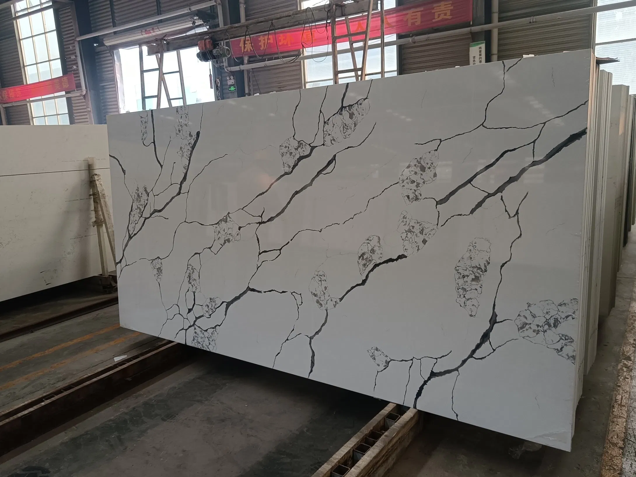 China White Calacatta Quartz Stone Slab with Black Veins