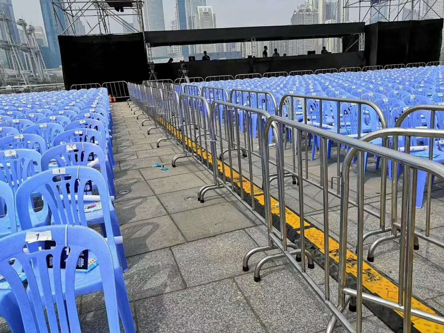 Stronger and Beautiful Customized Factory Traffic Road Galvanized PVC Coated Crowd Control Barrier