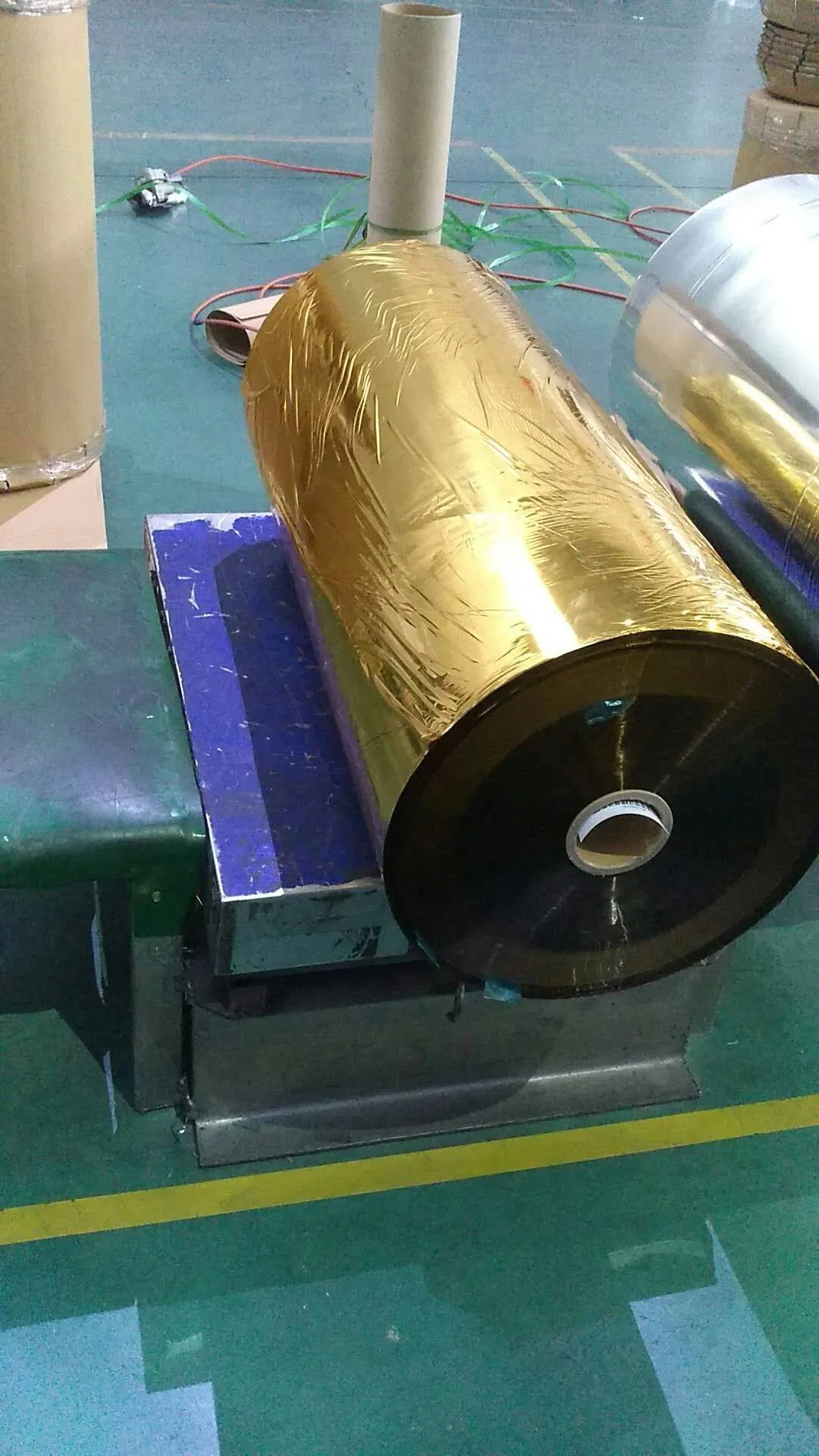 China Manufacturer of Metallized Gold Pet Foil Film