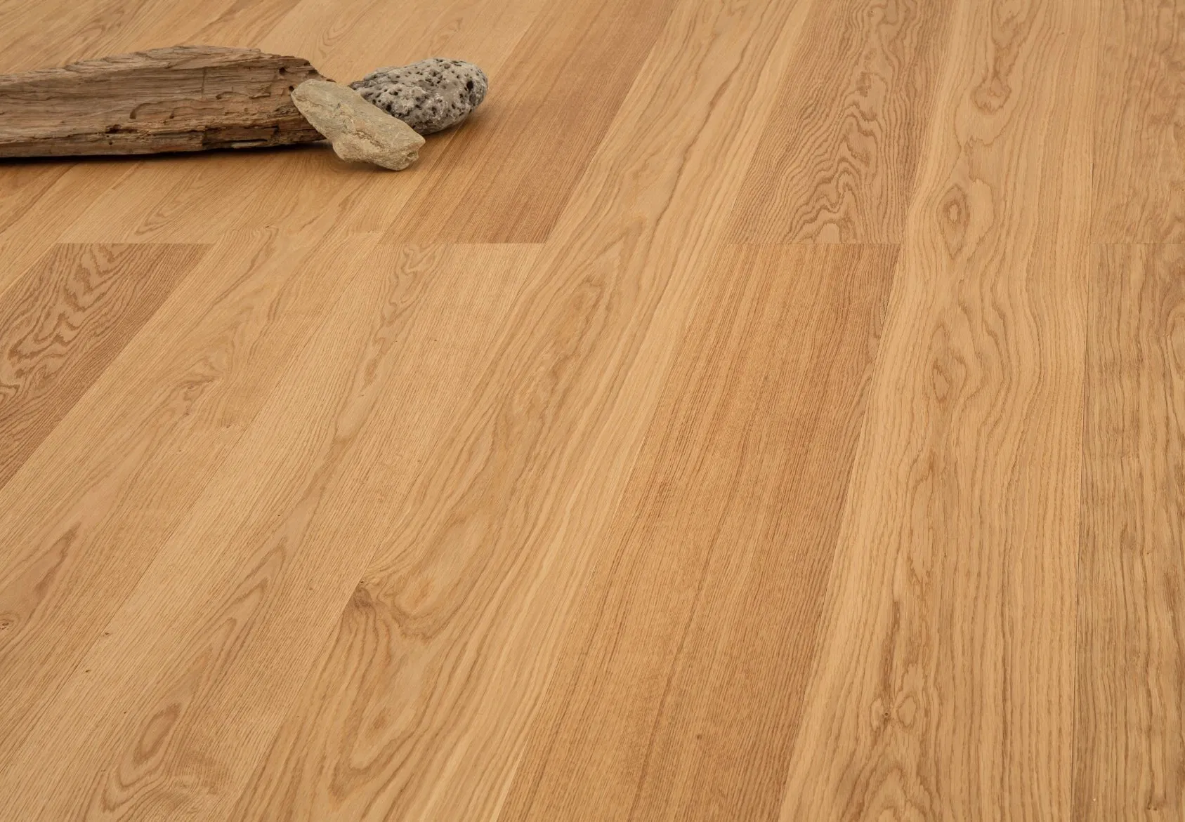 Водостойкий ламинат SPC 8мм и 12мм с глянцевой поверхностью