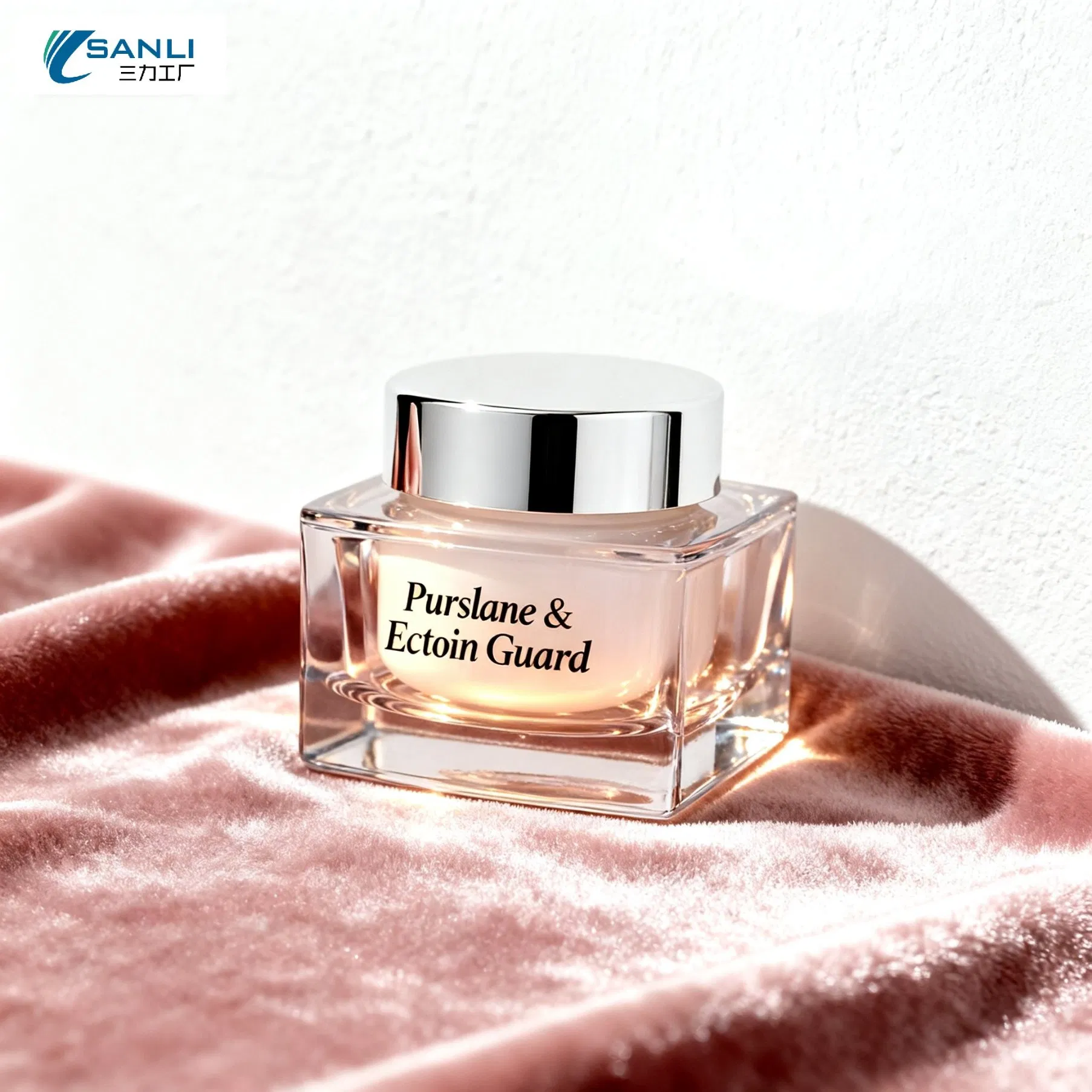 Daily Brightening and Hydrating Face Cream with Tetrahydro Methyl Pyrimidine Carboxylic Acid for Pollution Resistance and Glow Enhancement