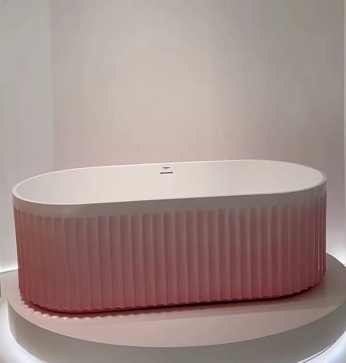 Акриловая ванна для современного интерьера