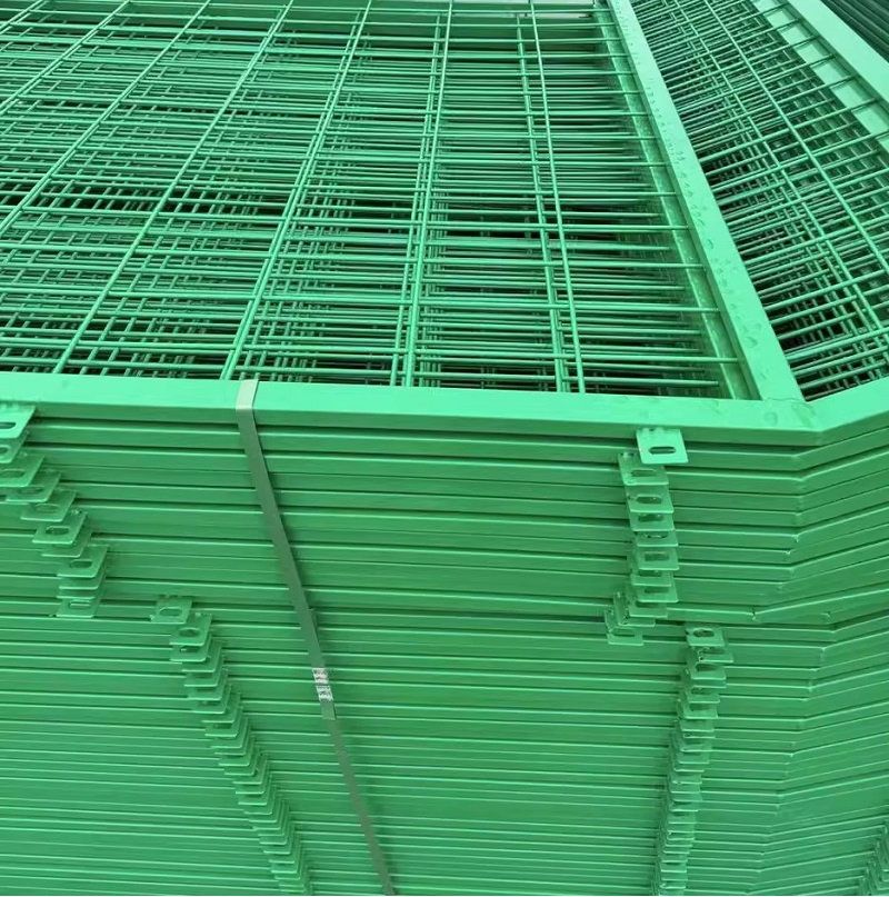 Cheap Price Poultry Farm Use Plastic Coating Poultry Metal Fence
