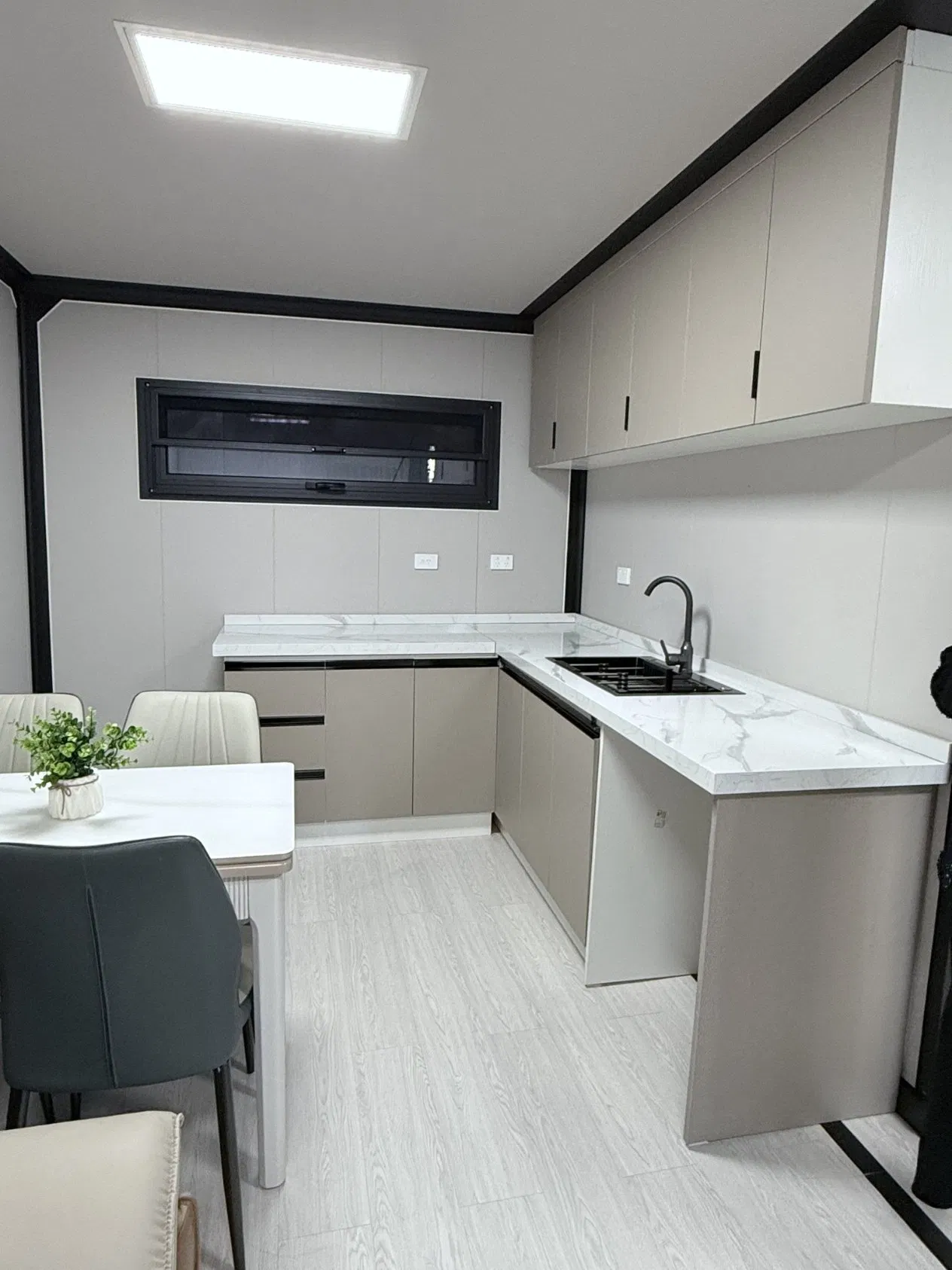 Insulated 20FT 40FT Tiny Prefabricated Expandable Home 2 3 4 Bedroom Foldable Container Portable Expandable House Prefab Luxury Villa Apartment