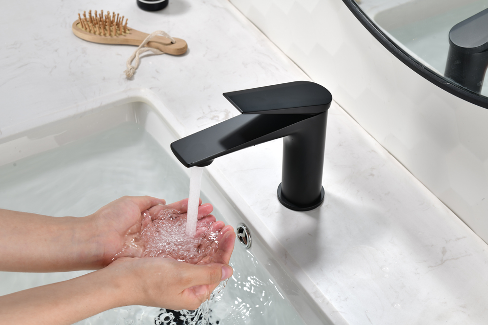 Bathrooms Deck Mounted H59 Brass Water Tap in Electrophoresis Matt Black