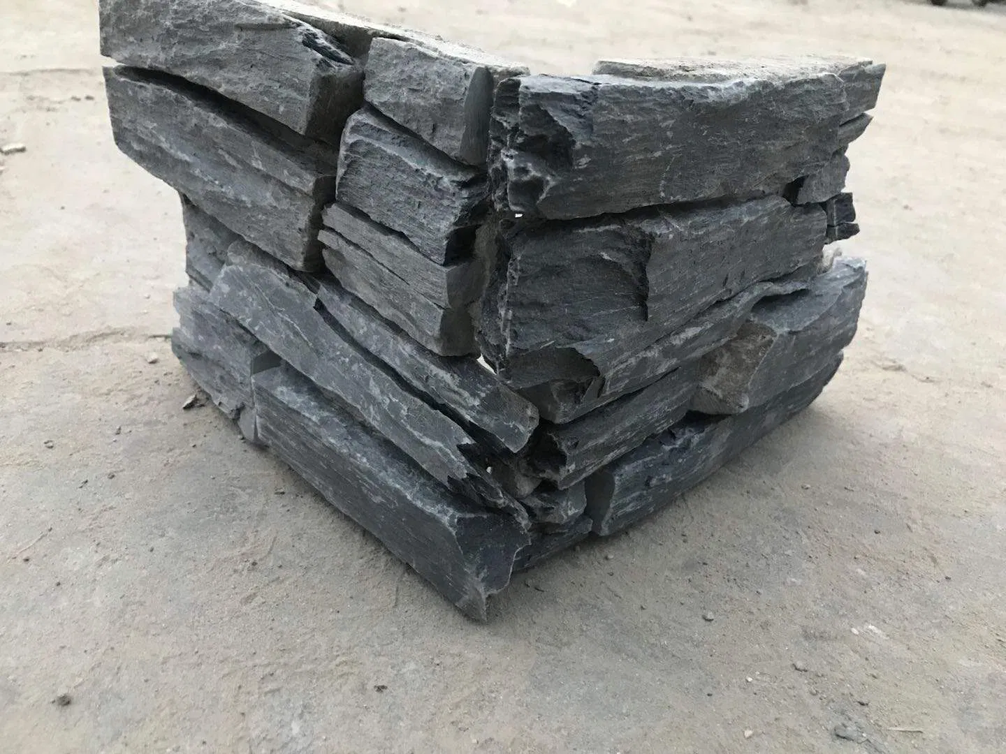 Wall Cladding Black Cement Back Cultured Stone Veneer for Exterior Wall Decoration