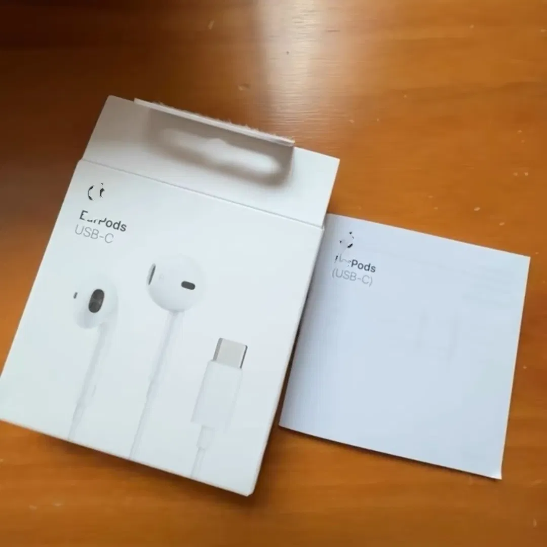 Suitable for Aple Wired Earphone Plug Lighting Wireless Headset