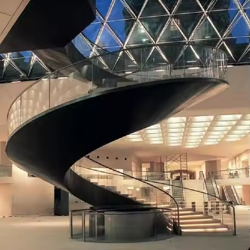 Light-Filled Curtain Wall for Dynamic Commercial Spaces