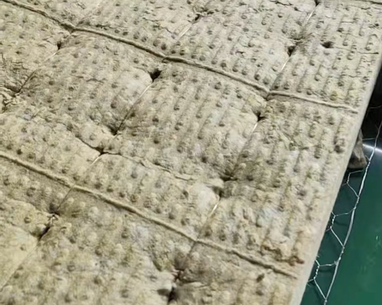 Building Material 64kg/M3 Rock Wool Thermal Insulation Rockwool Blanket/Roll