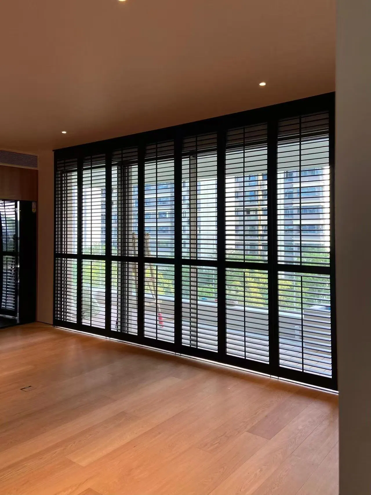 Factory Direct Supply Modern Style Hinged Bi-Folding Shutter for Window Plantation Shutters