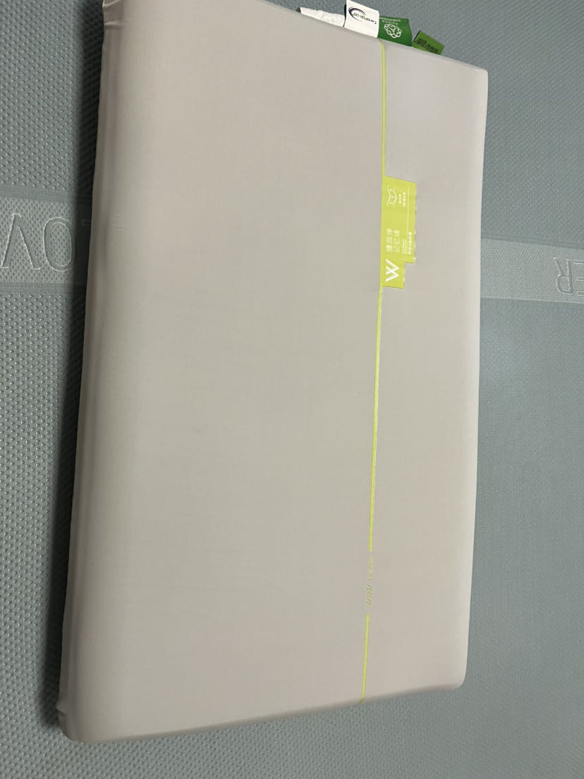 New Zero - Pressure Slow - Rebound Memory Pillow with a Cool Skin - Friendly and Soft Fabric