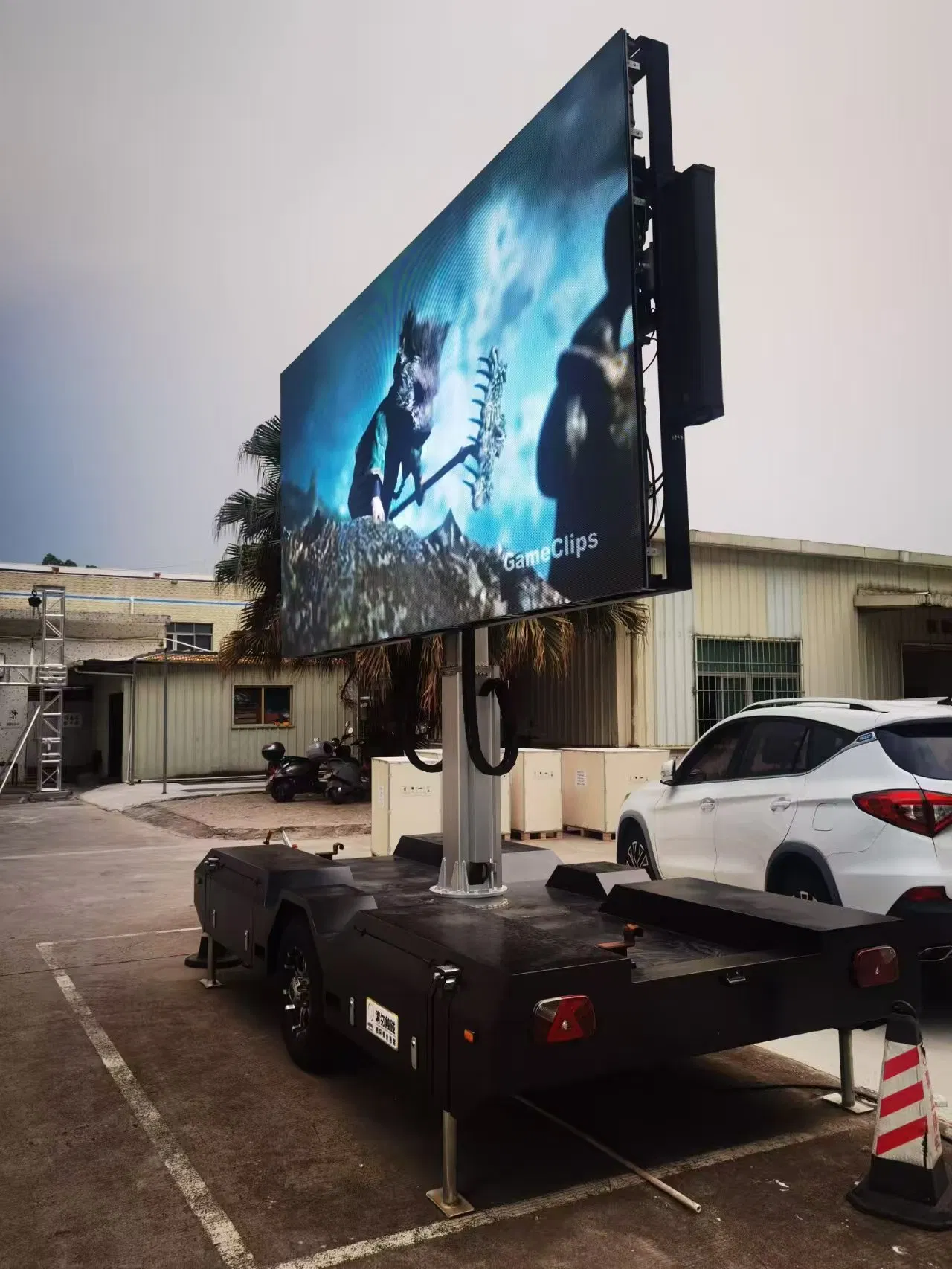 P4 Outdoor Mobile LED Trailers Display Screen Billboards Giant Advertising