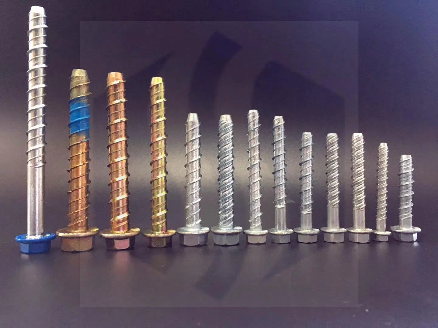 Винт саморезный оцинкованный для бетона с шестигранной головкой