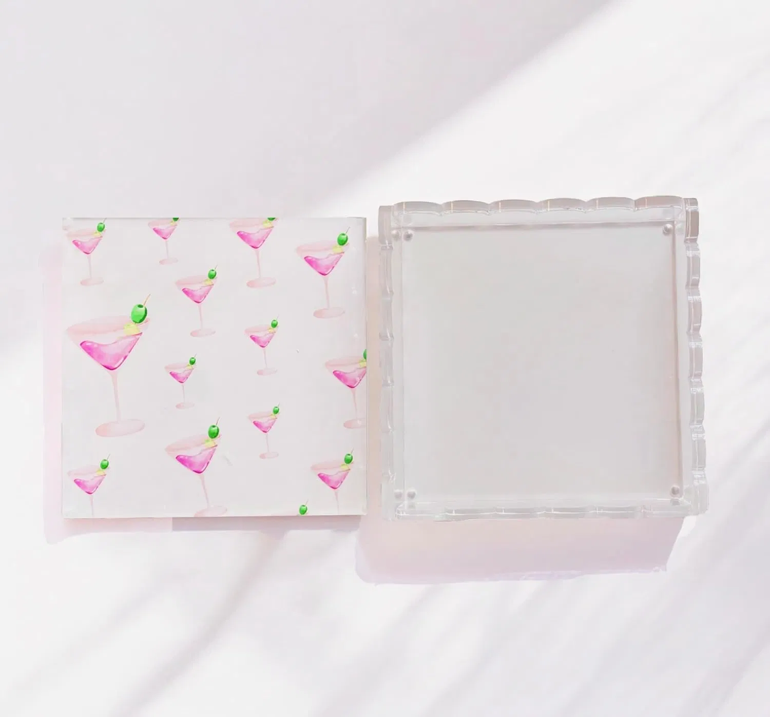 OEM Supplier Custom Waterproof UV Printing Bottom Acrylic Hotel Amenities Service Tray with Handle