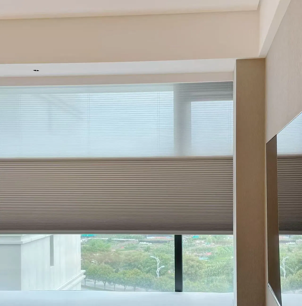 Light-Blocking Honeycomb Blind Fabric for a Dark and Private Home Atmosphere