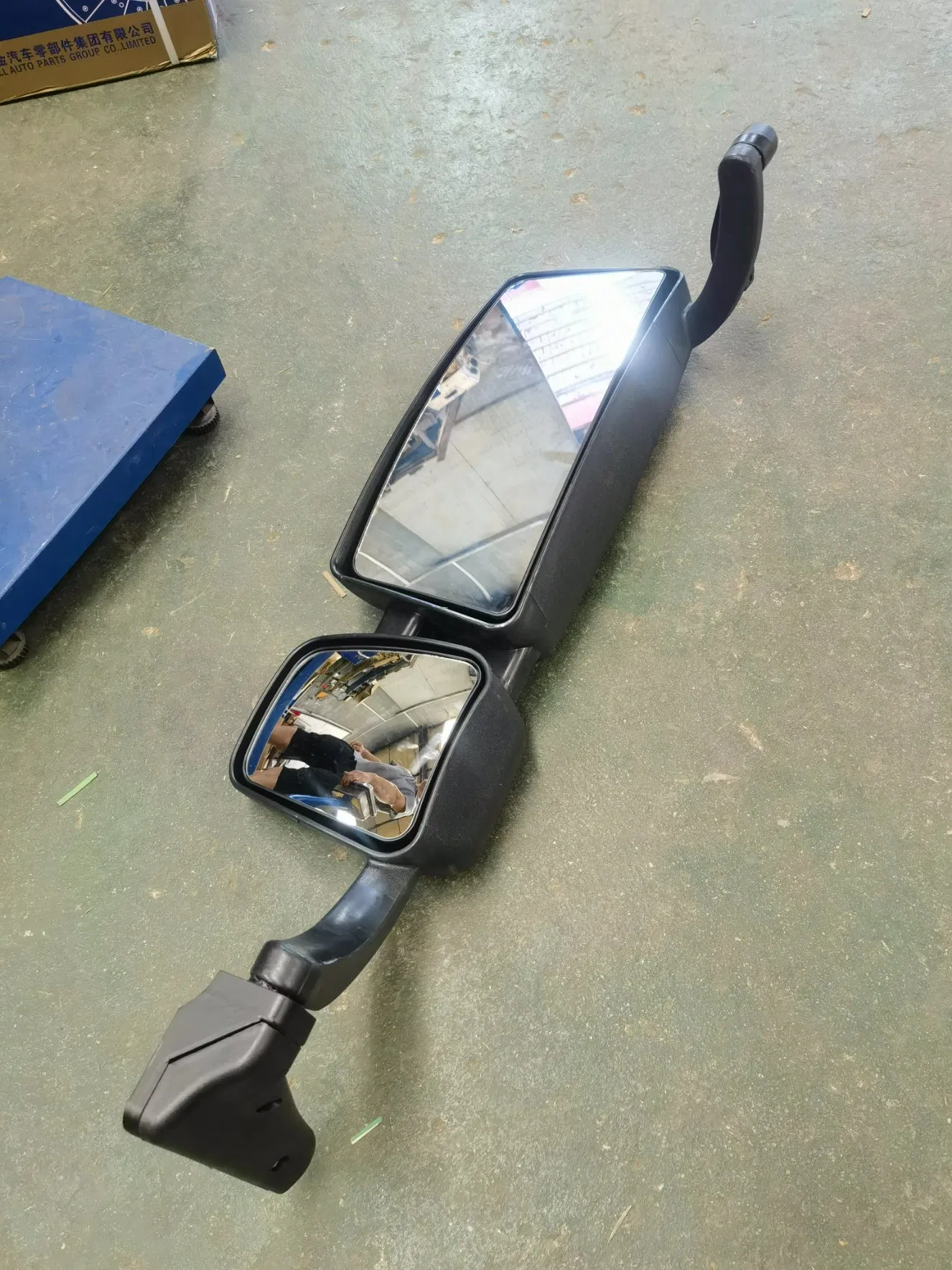 Right Rearview Mirror HOWO 001 Left