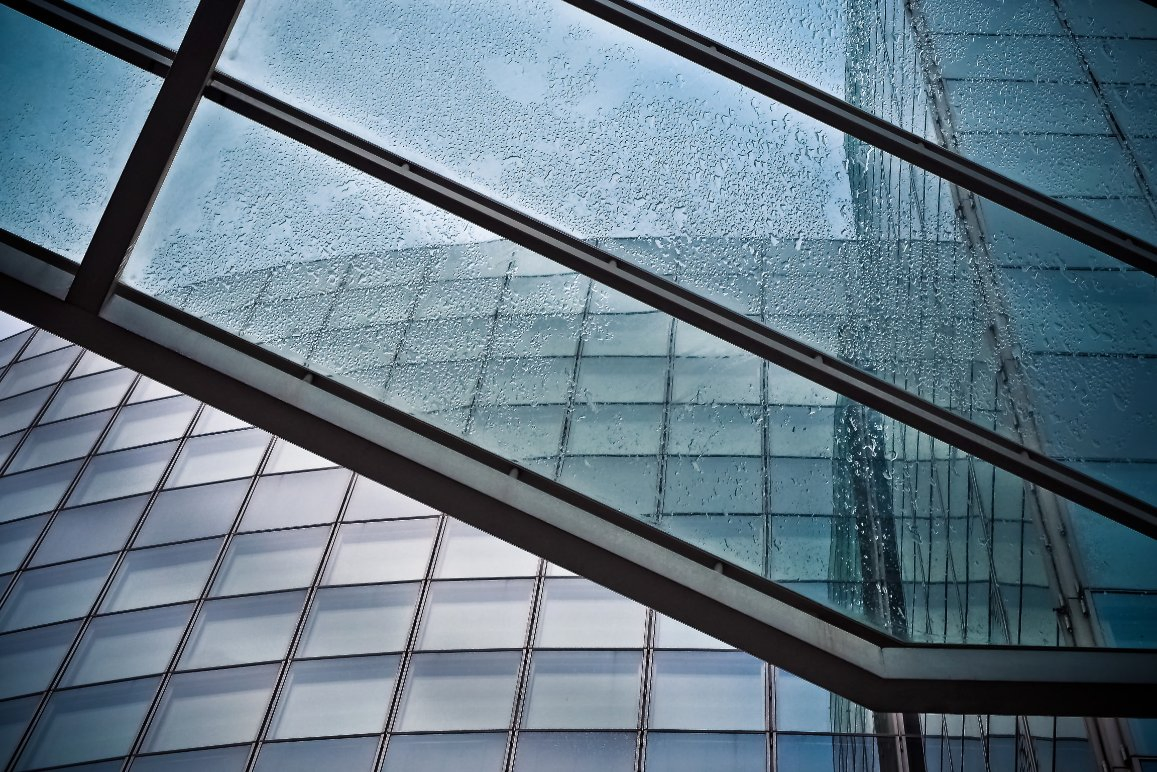 Transparent and Automerized Curtain Wall