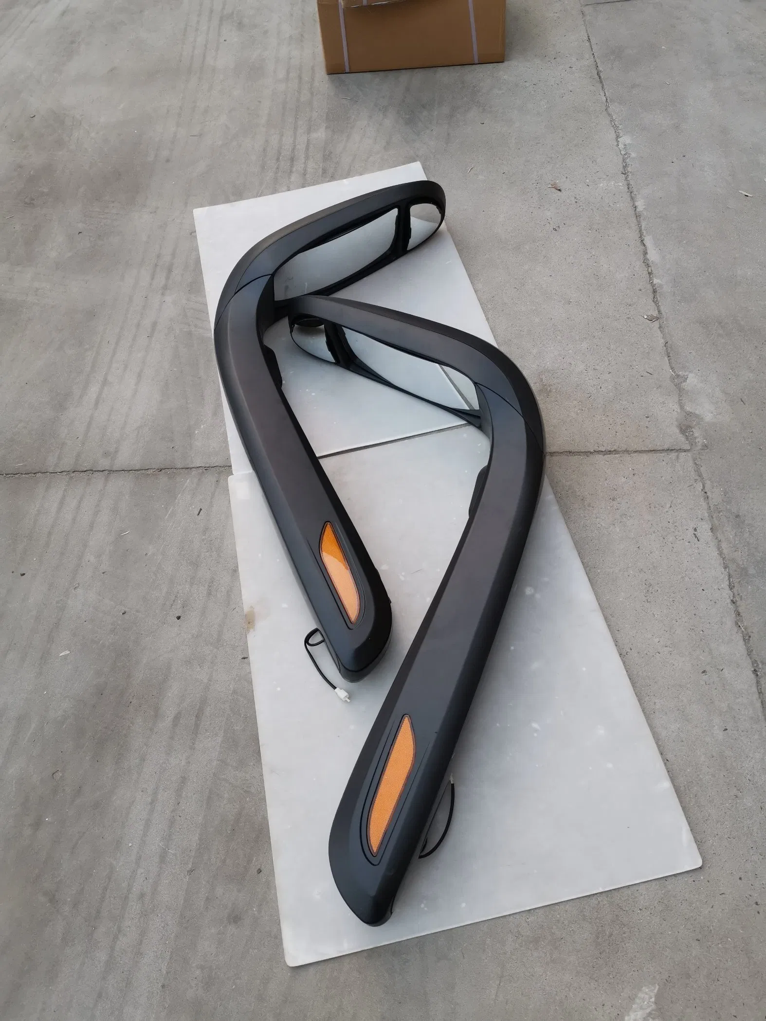 Зеркало боковое заднего вида Laksana для автобусов