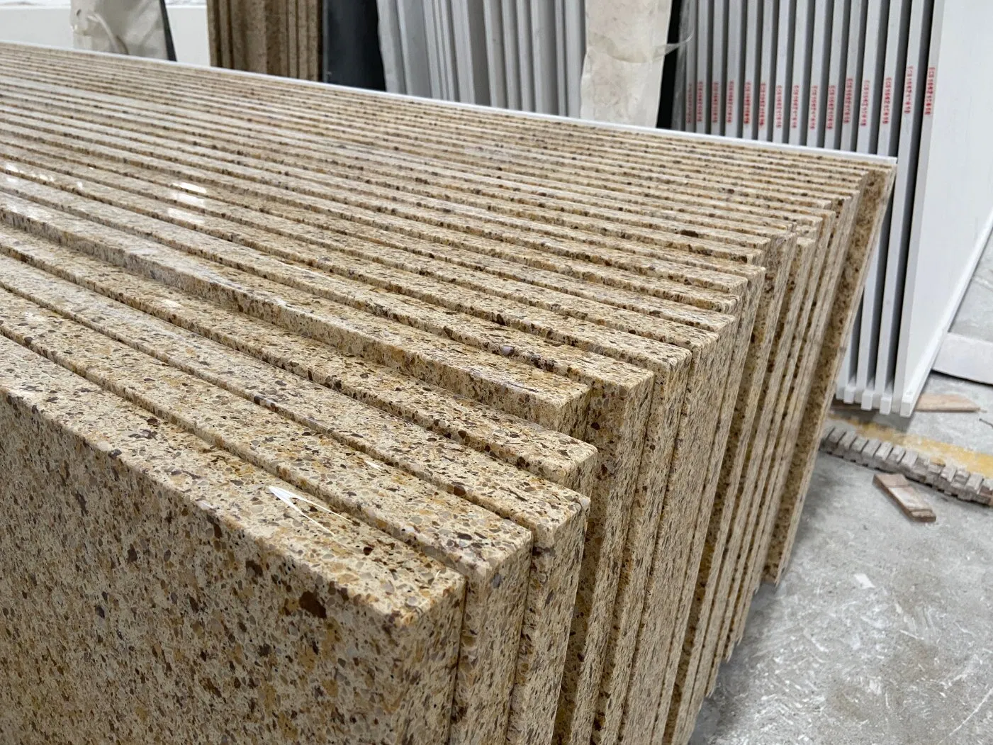 Quartz Stone Slabs China Engineered White Calacatta Artificial Quartz Stone Countertop for Kitchen