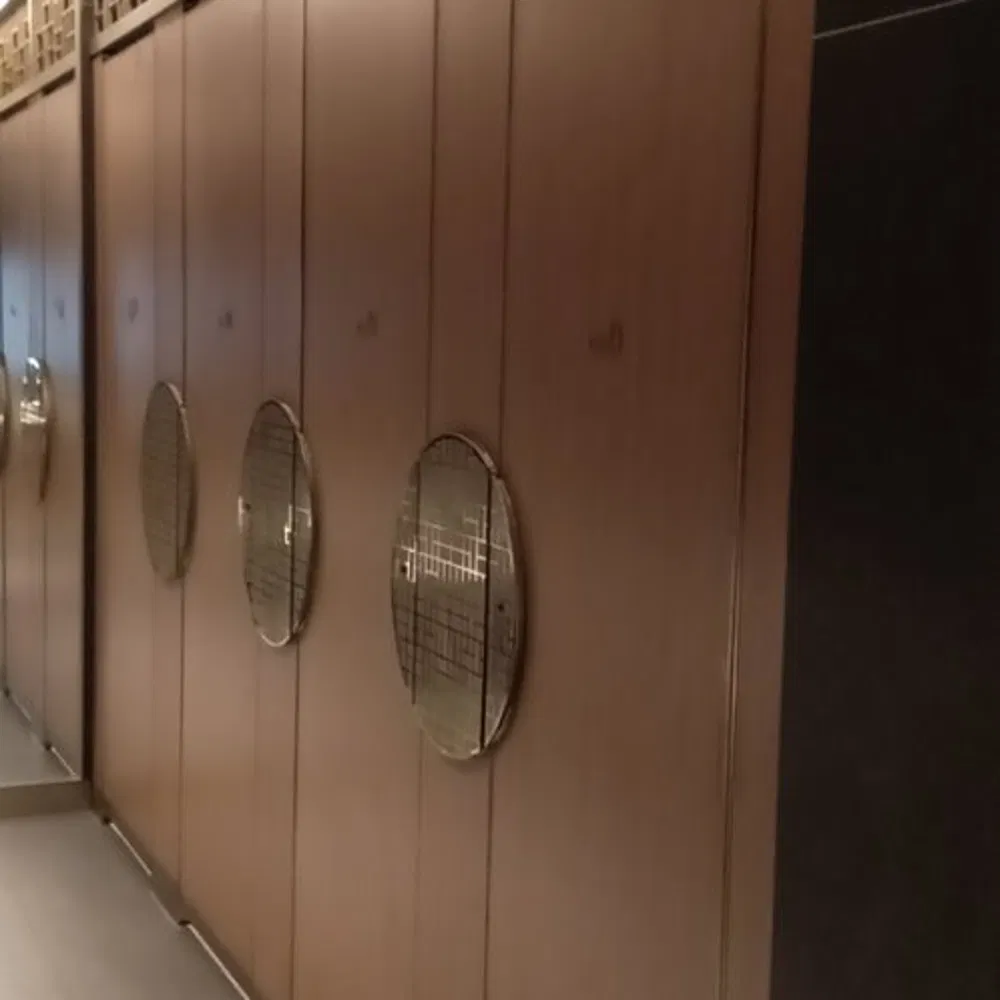 Longtime Stability Debo Stylish Design HPL Compact Laminate Public Toilet Partition Cubicles