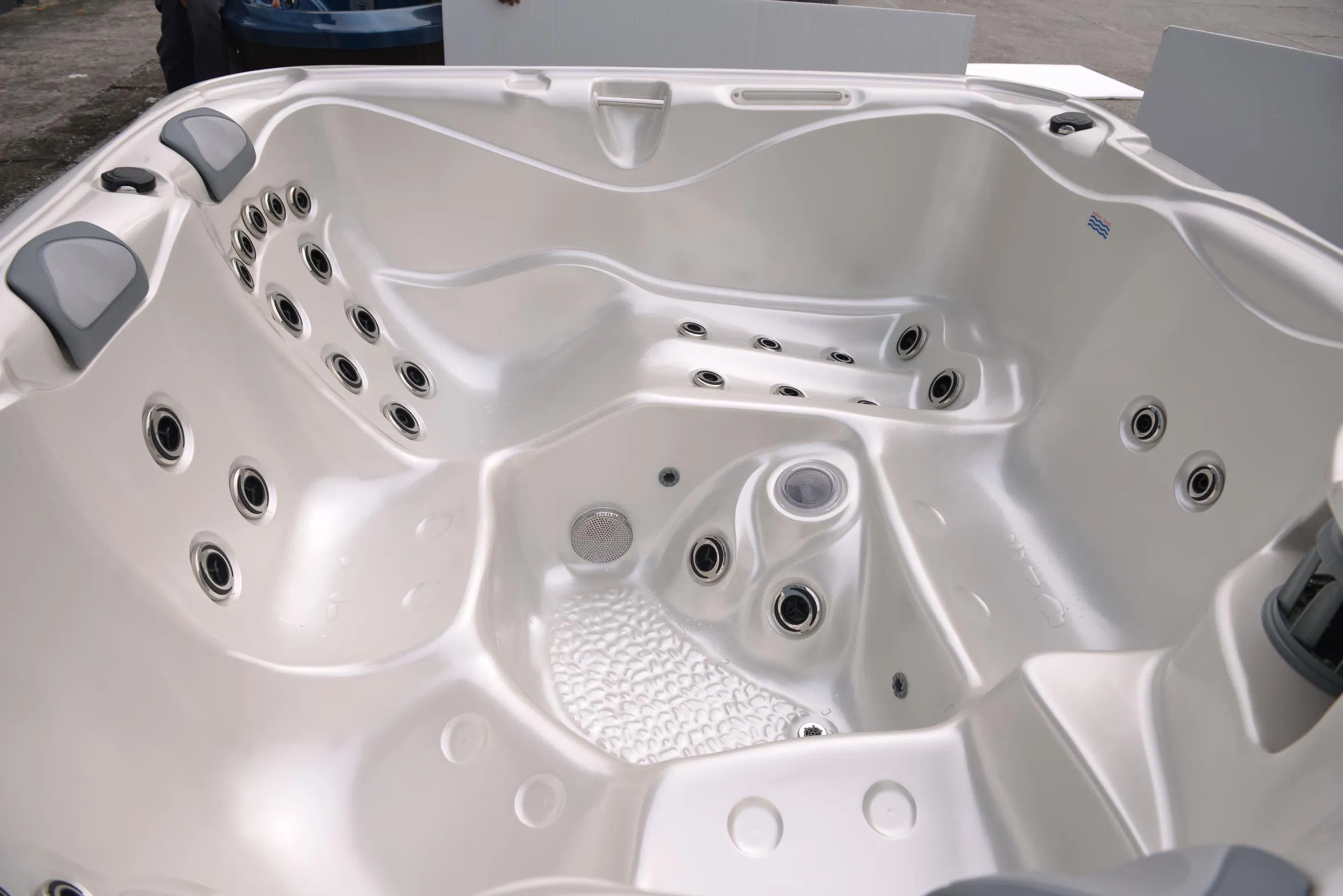 Угловая СПА кабина Hottub с гидромассажем